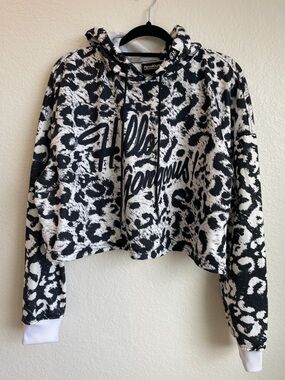 FRESH HOODS •  Cropped “ hello gorgeous” Hoodie Black and White • 2XL